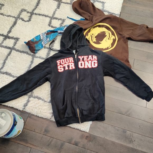 Four year strong hoodie - Picture 3 of 3